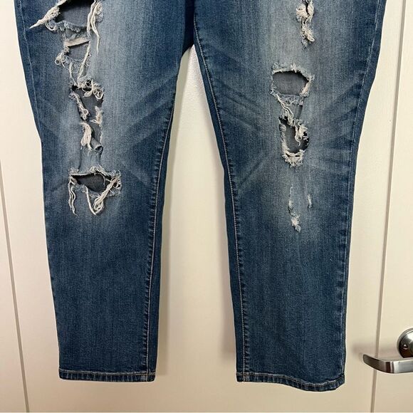 Torrid Jeans Womens Size 18 Blue Ex-Boyfriend Straight Distressed Stretch Denim - Picture 3 of 16